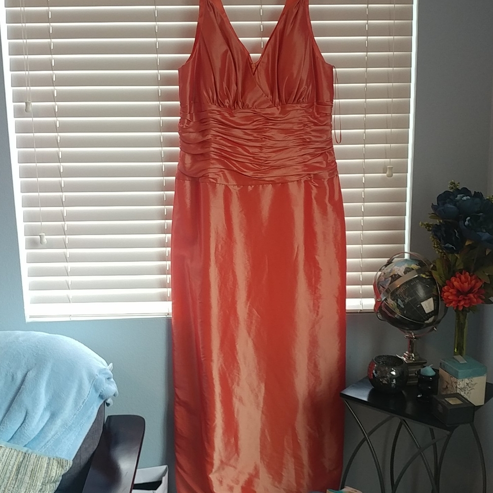 Formal Dress - Picture 2 of 9